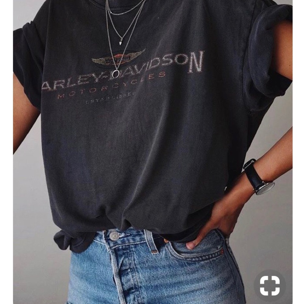 2 Surprise Vintage Graphic Tees - Picture 6 of 8